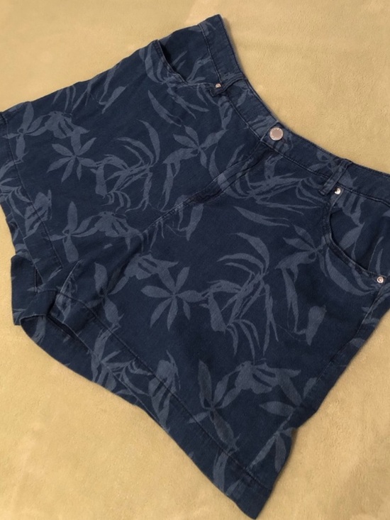 Lane Bryant Pants - Lane Bryant shorts denim jeans blue leaf pattern mid rise belt loops Plus 22